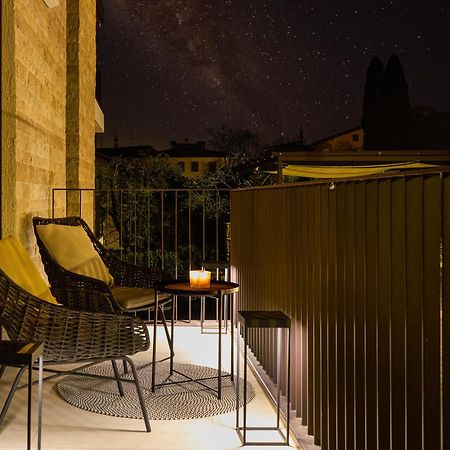 Salvatorehomes - Luxurious Dreamview Waterfront Apartment In Torri Del Benaco With Pool - Casa Azura - A 5 Star Luxury Collection At Lake Garda מראה חיצוני תמונה