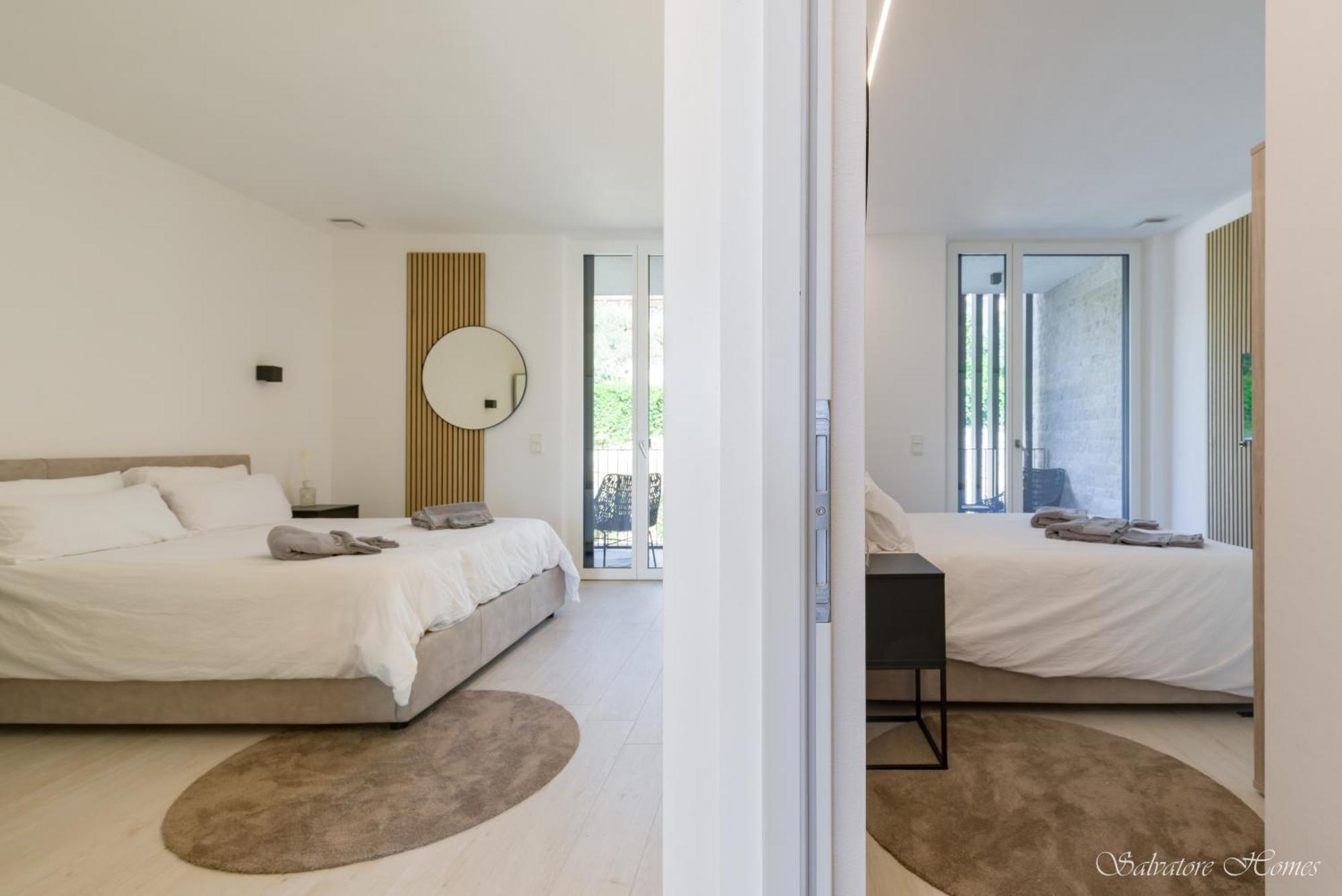 Salvatorehomes - Luxurious Dreamview Waterfront Apartment In Torri Del Benaco With Pool - Casa Azura - A 5 Star Luxury Collection At Lake Garda מראה חיצוני תמונה