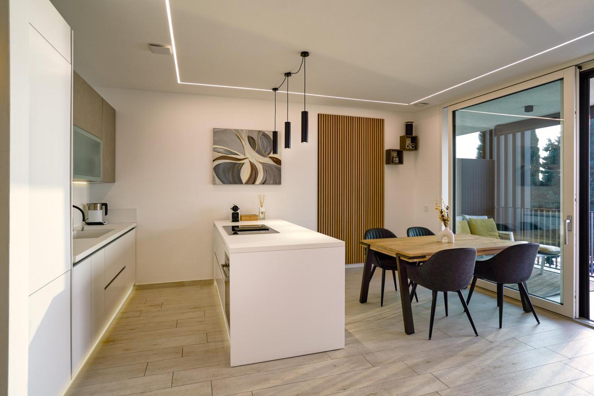 Salvatorehomes - Luxurious Dreamview Waterfront Apartment In Torri Del Benaco With Pool - Casa Azura - A 5 Star Luxury Collection At Lake Garda מראה חיצוני תמונה
